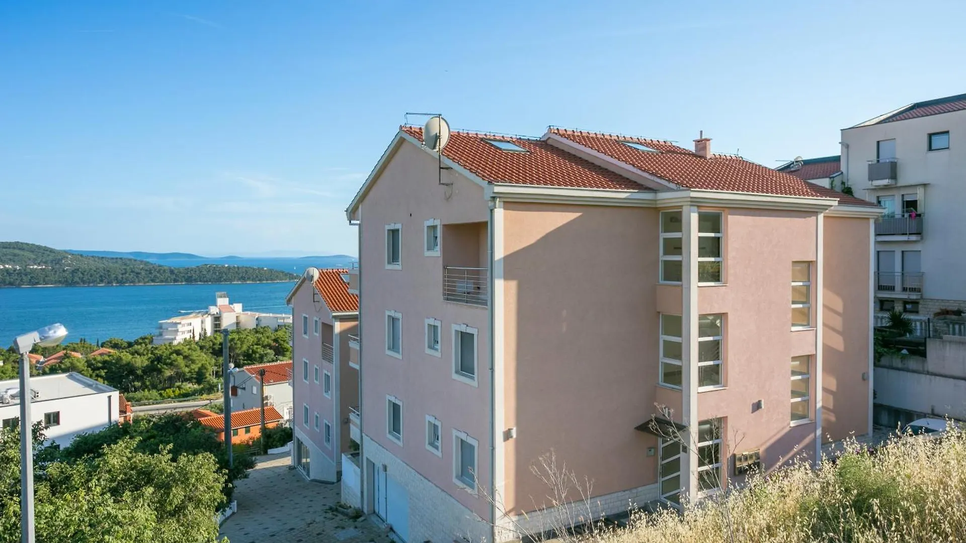 Apartments With A Parking Space Seget Donji, Trogir - 21374 0*,